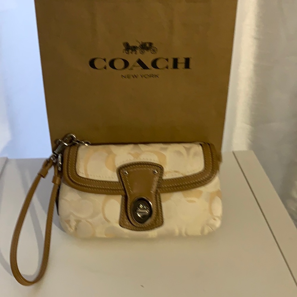 (SOLD) Coach cream & tan wristlet Caramel leather
